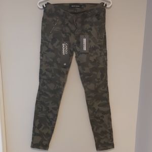 Skinny camo cargo pant